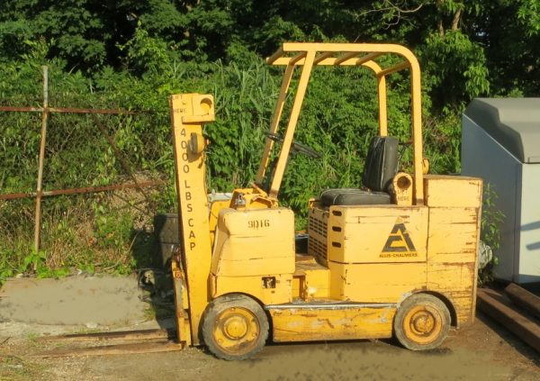 4,500#A/C Gas Forklift, M#ACC45, 3 stage mast, smallest foot print "Mini Riggers Special"   Good & Cheap!!!