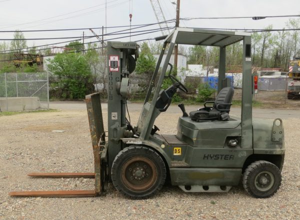 4,000 lb. Cap. Hyster M#H40XM Isuzu Diesel, solid air tires, 3 Stage Mast, Side-Shift, 2,717 Hrs!! - Image 2