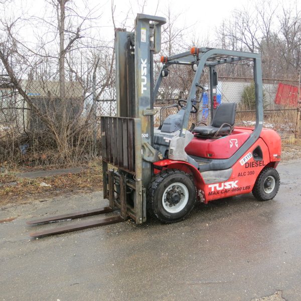 5,000 lb. Cap. Tusk/Komatsu Yanmar Diesel, NEW air tires, See-thru Mast, Side-shift, 3,000 Hrs!!